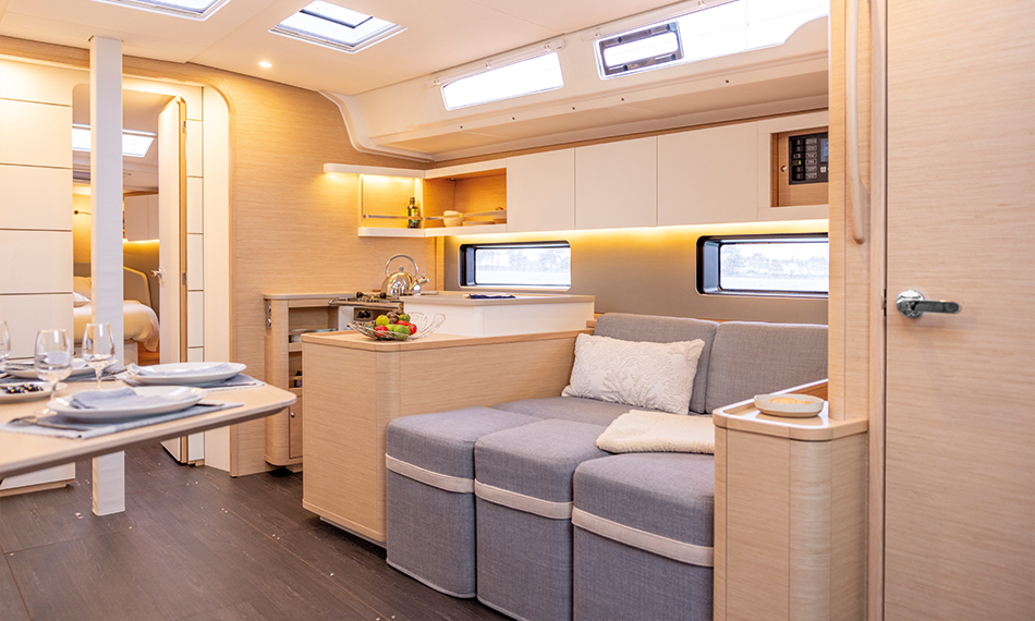 dufour-44-product-interior-saloon-bench